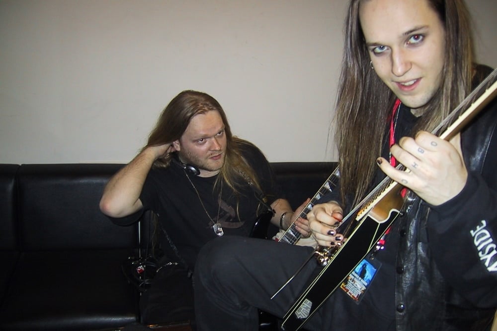 How hard to pluck the strings when tuning? - Alexi Laiho
