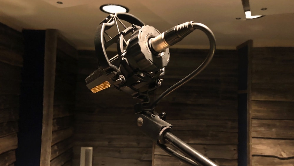 Astia-studion mikrofonikaapeli-vertailu – tavallinen kaapeli ja AKG 414