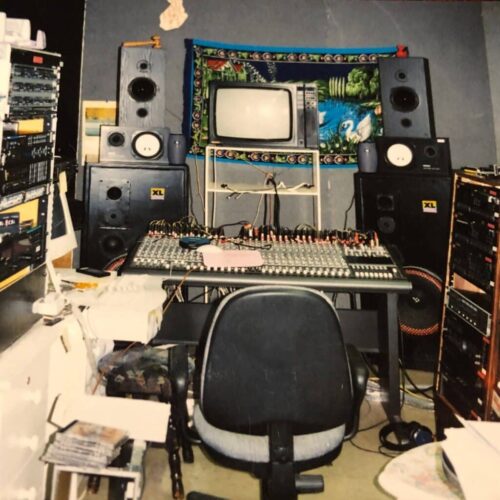 Astia-studion tarkkaamo toisessa lokaatiossa Lappeenrannan keskustassa vuonna 1996. Astia-studion tarkkaamo toisessa lokaatiossa Lappeenrannan keskustassa vuonna 1996.