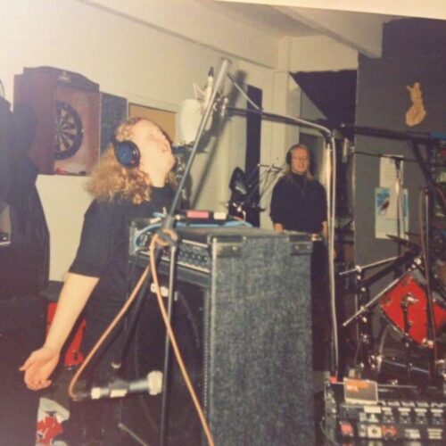 Hornan Shatraug karjuu ja Nazgul tarkkailee debyyttialbumin valmistumista vuonna 1997. Hornan Shatraug karjuu ja Nazgul tarkkailee debyyttialbumin valmistumista vuonna 1997.