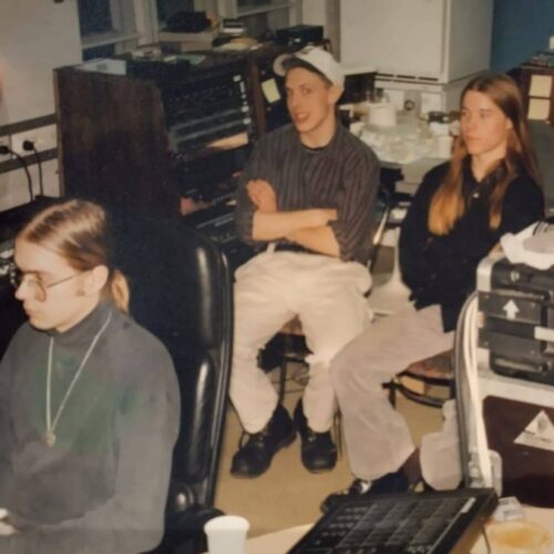 Stam1nan Kake ja Pexi Astian tarkkaamossa vuonna 1998. Kuvan otti Antti "Hyrde" Hyyrynen. Stam1nan Kake ja Pexi Astian tarkkaamossa vuonna 1998. Kuvan otti Antti "Hyrde" Hyyrynen.