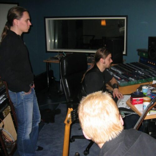 Jarkko Ahola ja Jari Kuokkanen Teräsbetonin Taivas lyö tulta -sessiossa 2004. Jarkko Ahola ja Jari Kuokkanen Teräsbetonin Taivas lyö tulta -sessiossa 2004.