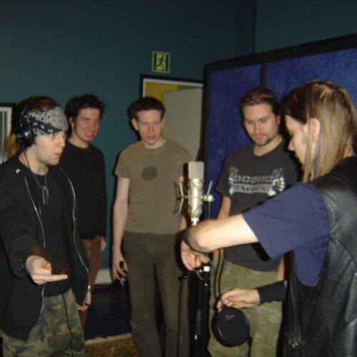 Alexi Laiho, Tunkki, Vesseli ja Jaska Raatikainen Trashed, Lost & Strungout -sessiossa 2004. Alexi Laiho, Tunkki, Vesseli ja Jaska Raatikainen Trashed, Lost & Strungout -sessiossa 2004.