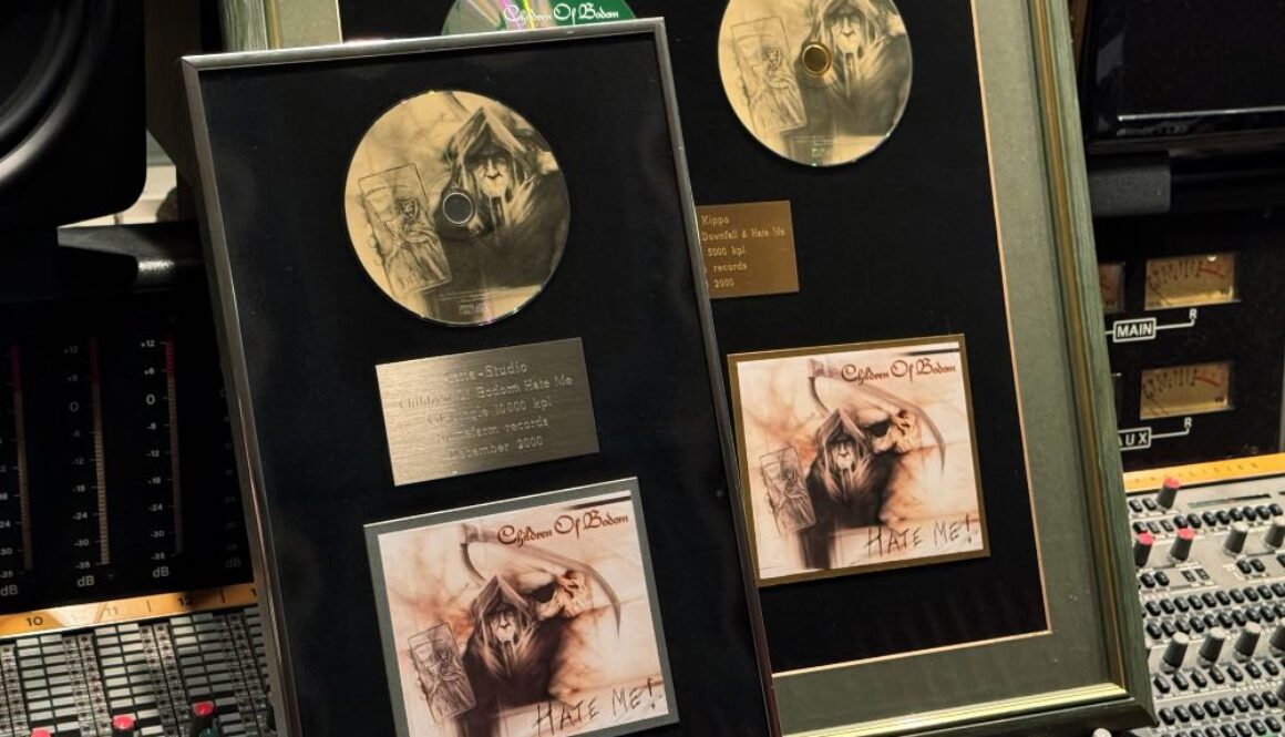 Children of Bodomin Hate Me! -singlen platina- ja kultalevyt Astia-studiolla.