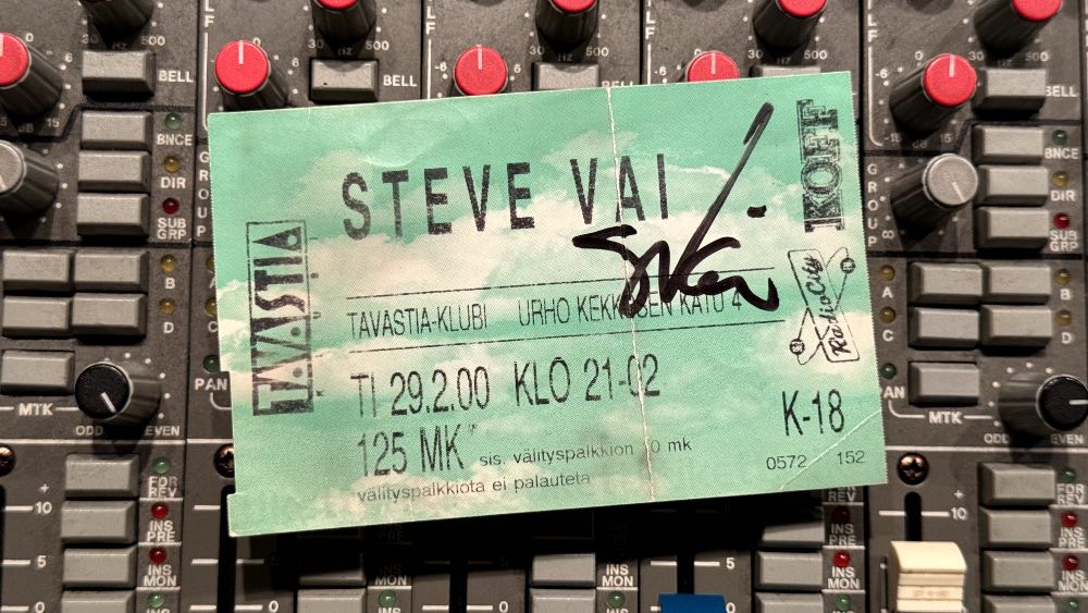 Steve Vai's autograph on a ticket to club Tavastia in February 29th 2000.