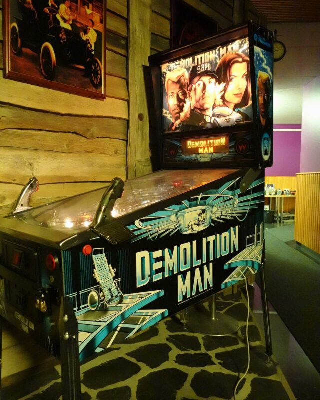Demolition Man pinball machine in Astia-studio’s Tav-Astia lounge is both super cool and a bit dangerous piece of machinery. 😅 It’s a great way to relax after a long day of recording. ⭐️ Yet, it becomes dangerous when you play a few hours _before_ recording a guitar solo as you might discover new muscles that can get quite sore. 😬 Which metal song that’s recorded at Astia has borrowed a line from the 2nd multiball? 🤘 There’s a tip when you swipe left twice. ⭐️ #demolitionman #pinball #williams #williamspinball #astiastudio #lappeenranta #recordingstudio #äänitysstudio #blastfromthepast #flipperi #deathunlimited
