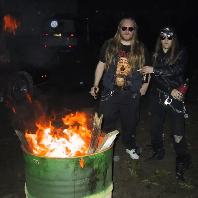 Alexander Kuoppala and Alexi Laiho in the famous ”gang war” photo from June 2001 in the back yard of Astia-studio. 🔥

This photo was taken most likely during the recording session for the cover versions of Aces High and Silent Scream. It was a 4-day session with music producer Anssi Kippo in Astia-studio A. After the session, Children of Bodom went to play the mid-summer festival shows where Anssi was mixing their front-of-house sound. ⭐️

Why is the photo called gang war? It is explained in Alexander Kuoppala’s interview video about the early years of Children of Bodom — 30 years of Astia-studio. The video has tons of info from behind the scenes and is subtitled in both English and Finnish. Link in Astia-studio’s bio. 🤘

@alexander_kuoppala @alexilaiho.official @cobhc 

#childrenofbodom #alexanderkuoppala #alexilaiho #gangwar #astiastudio