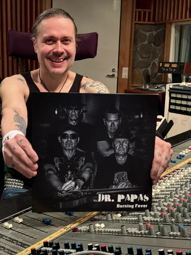 Another cool analog signal path release from Dr. Papas: Burning Fever LP is here! ⭐️ When you want to have the artist rocking in your living room, this is the way to go! 🔥

Order your copy of the Burning Fever LP directly from the band: @dr.papas.rocks 

The album was done in five sessions at Astia-studio A. All songs were recorded on and mixed to RTM SM900 magnetic tape using VOVOX sound conductors and a Trident Vector 432 mixing console. 👍

No editing, no click track, no autotune, no amp emulations, and no drum samples. This is pure and genuine blues rock played by humans, not computers. 😍

The lacquer cutting of the Burning Fever LP was done by Timmion Cutting and the pressing by Helsingin Levypuristamo. 🙏

@drpapas3 @vonkalt @leminenturkka @hartsahaa @timmioncutting @puristamo @rtm_tape @tridentvintageconsoles @vovox_ag 

#drpapas #burningfever #analogsignalpath #analoginensignaalitie #astiastudio