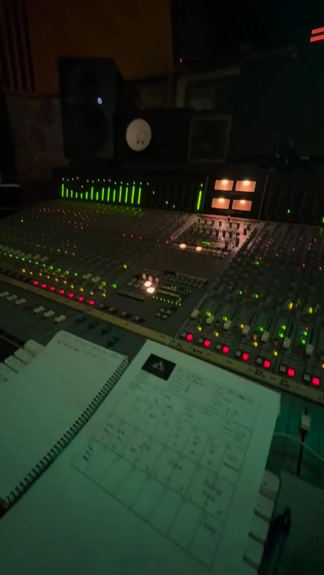 King Crimson: Frame by Frame drum cover by Toni Paananen. Recorded in one take to magnetic tape. No overdubs, no editing and no drum samples. ⭐️

This time Toni’s drum set included a 20” bass drum, toms were 6”, 10” & 16”, and a Royal Star 14”x5” wooden snare from 1972. The setup also featured, 2 octobans (aka Pearl rocket toms), a Tama Techstar TS305 electronic voice module with 4 Tama drum pads, Sabian cymbals, and Balbex drum sticks. 🔥🔥🔥

The backing track was from a vinyl record.

Stay tuned for the drum cover video on Toni’s YouTube page. 👍

@pearldrumsfinland @officialtamadrums @sabiancymbals @balbexdrumsticks @komppisorvaamo @tonipaananenofficial @rtm_tape @tridentaudio @yamahans10 @kingcrimsonhq 

#tonipaananen #kingcrimson #framebyframe #drumcover #astiastudio