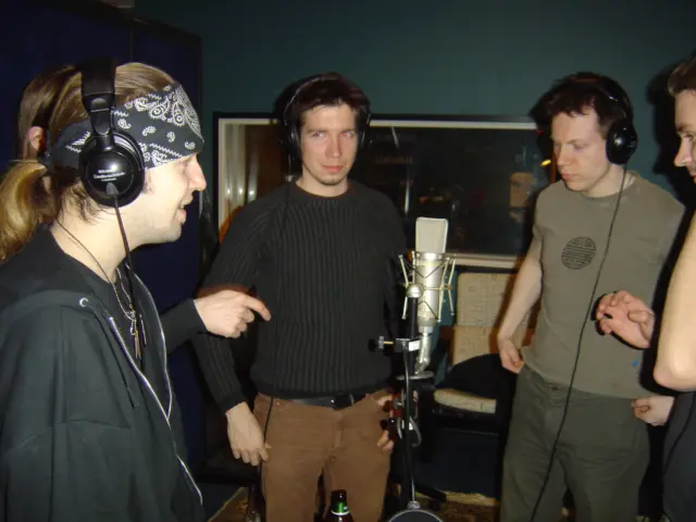 A rare Children of Bodom throwback photo from the Trashed, Lost & Strungout session at Astia-studio A from 2004! ⭐️  In the photo, along with Alexi Laiho and Jaska Raatikainen, there are also Jani Vesslin and Tuomo Puustinen from the Lappeenranta shout crew, who can be heard on this EP as well as on songs by Norther and Lullacry that were recorded at Astia-studio A. 🔥🔥🔥

The microphone that producer Anssi Kippo used to capture the shout choir is a Neumann U67 tube microphone from the 60s. The polar pattern was set to omnidirectional to capture everyone around the mic. 🎙

During the Trashed, Lost & Strungout session, COB recorded two new songs: the title track and ”Knuckleduster”, along with cover versions of Alice Cooper’s ”Bed of Nails” and Andrew W. K.’s ”She Is Beautiful”. Which of these songs do you like the most and why? 🤘

@cobhc @alexilaiho.official @raatikainen_jaska @vesseli1977 @tunkki666 @neumann.berlin @alicecooper @andrewwk 

#cobhc #trashedloststrungout #alexilaiho #jaskaraatikainen #astiastudio
