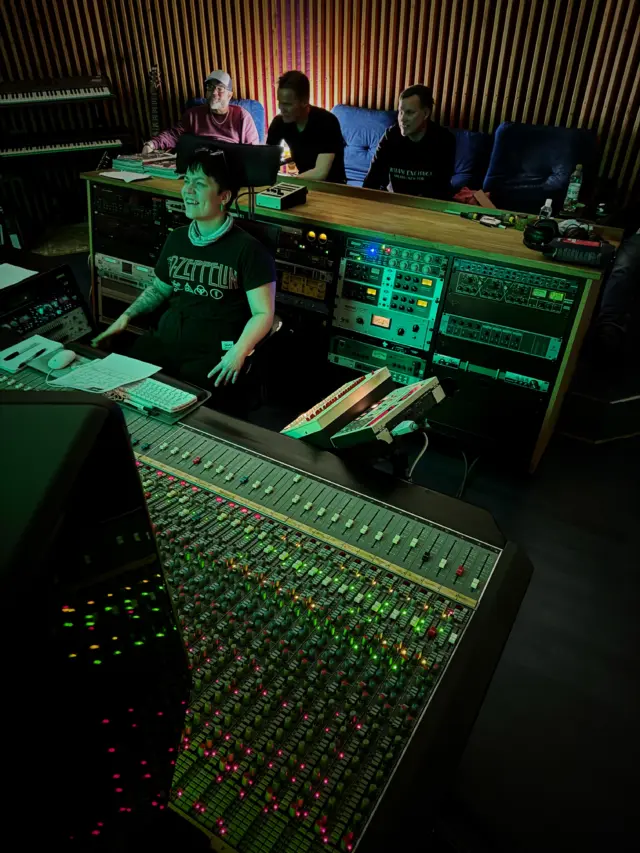 The Ghost of Youth band arrived at Astia-studio A for their 4th session with producer Anssi Kippo. ⭐️

In two days we recorded three cool songs on RTM SM900 magnetic tape. A special mention to Hepa the drummer as he nailed the first song in a test take on the evening they arrived, the second song on the second take, and the third in the first take. That’s the way you do it. 🔥🔥🔥

The songs will be mixed & mastered at the end of June in one day.

@vipu89 @tridentvintageconsoles @universal_audio_eu @empiricallabs @mackiegear 

#ghostofyouth #astiastudio #tridentconsole #recordingstudio #lappeenranta