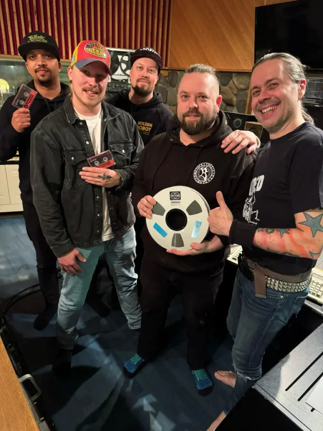 The 3rd Blinded by the Light session at Astia-studio A with producer Anssi Kippo was a blast! ⭐️

In 3 days we recorded, mixed and mastered an energetic and cool new song, Dirty Crown. The recording and mixing were done on RTM SM900 magnetic tape using VOVOX sound conductors. 👍

As usual, no editing, no amp emulations, no Auto-tune, and no drum samples were used. This is genuine rock done the way music should be. 🔥🔥🔥

@blindedbythelightband @bonhovii @kermasuklaa @purtzi_ @jarkko_vierula @goldenrobotrecords @pearldrumsfinland @zildjiannordic @vovox_ag @akgaudio @shure @fender_guitars @officialibanezguitars @neumann.berlin @tridentaudio @yamahans10 @rtm_tape 

#blindedbythelight #dirtycrown #astiastudio #analogrecording #analogmixing