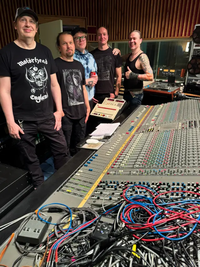 Shaker of Giza had a shaking, yet very positive, full-analog experience at Astia-studio A with producer Anssi Kippo. ⭐️
 
The weekend was spent recording a very cool and emotional song on RTM SM900 magnetic tape using VOVOX conductors. The band was also shaken by the analog vs. digital demonstration they received on the evening of their arrival. They realized that listening to music through an analog signal-path doesn’t tire your ears at all; on Saturday, there was music in the air for almost 16 hours – 10 in the studio and the rest in the Astia-studio living room next to the Kide Audio tube amp. 😍👍
 
The ”first class of Anssi’s School of Music” gave the band members plenty of eureka moments that will help them grow not only as a band, but also as individual musicians. 🔥
 
@pest0pasta @miska.ramo @rtm_tape @vovox_ag 
 
#shakersofgiza #astiastudio #recording #analog #lappeenranta